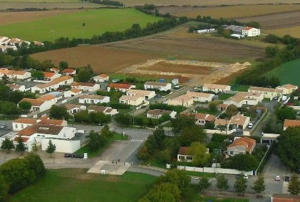 Image Terrain à bâtir de 365 m2 au prix de 69500 € à LE THOU.