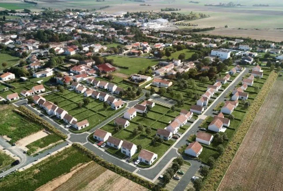 Image Terrain à bâtir de 325 m2 au prix de 49000 € à COURCON.
